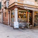 Doge\'s Pantheon&St.Mark School in Hidden Venice