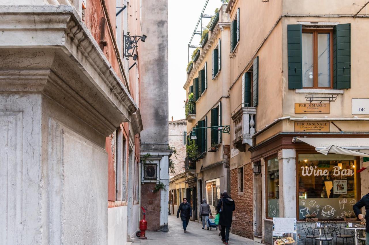 Doge's Pantheon & St.mark School In Hidden Apartment Venedig